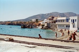 discover naxos. Moutsouna offers a unique perspective on Naxos’ history. This quiet harbor was once a bustling site for the transport of marble. The old cable cars that carried the heavy blocks from the quarries to the port are still visible today, adding a fascinating layer to the island’s past. Visiting Moutsouna feels like stepping back in time, where history and nature converge in the most beautiful way.